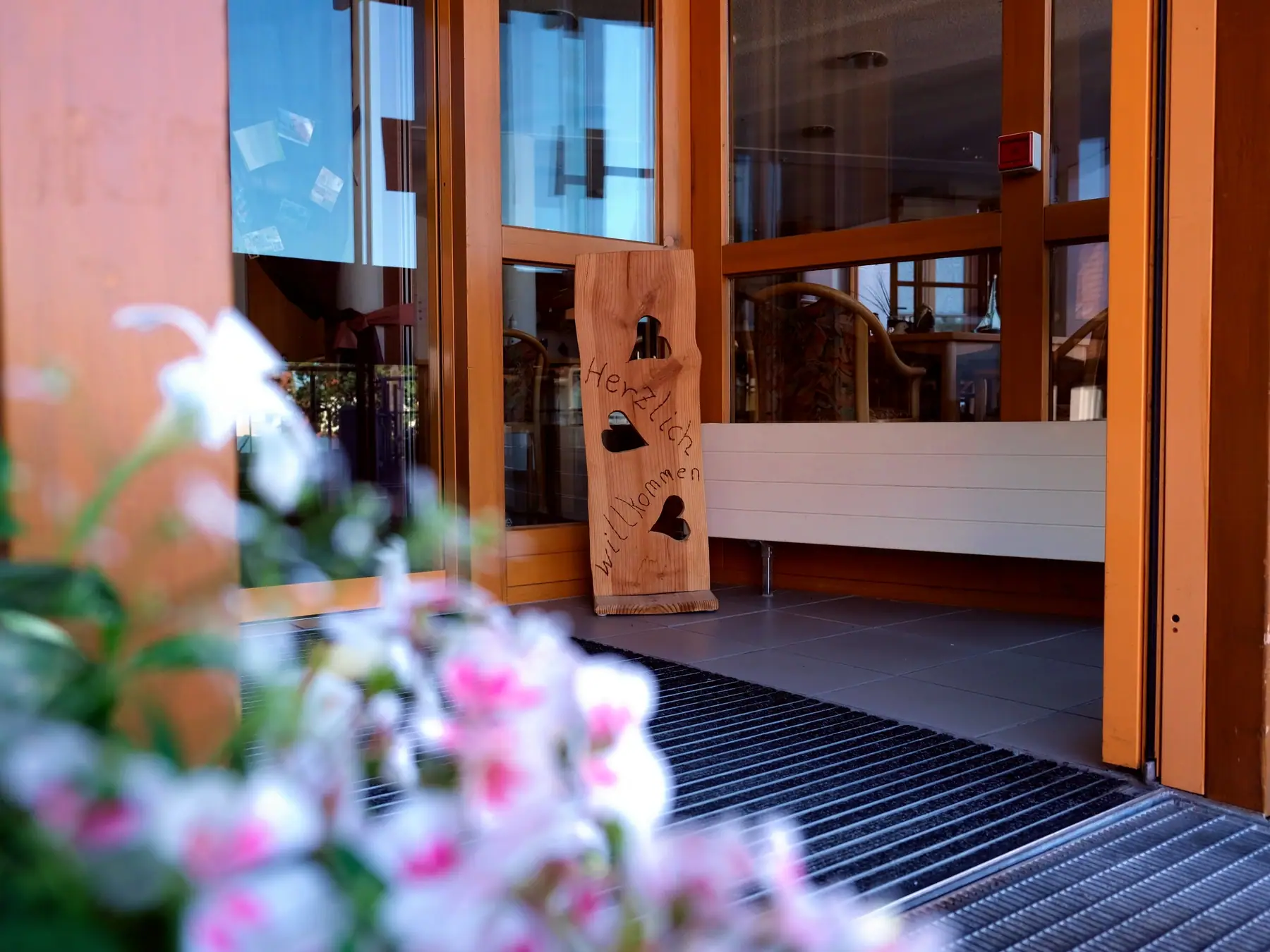 Willkommensschild am Eingang des Pflegeheims Seniorenzentrum Bühlertal